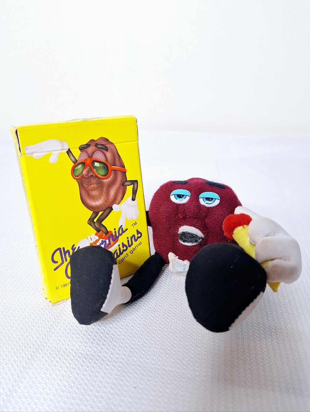Vtg. California Raisins"Shuffle The Raisins"Card game, And Appluse Raisin Plush